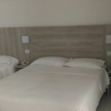 Hotel Monti Ріміні Екстер'єр фото