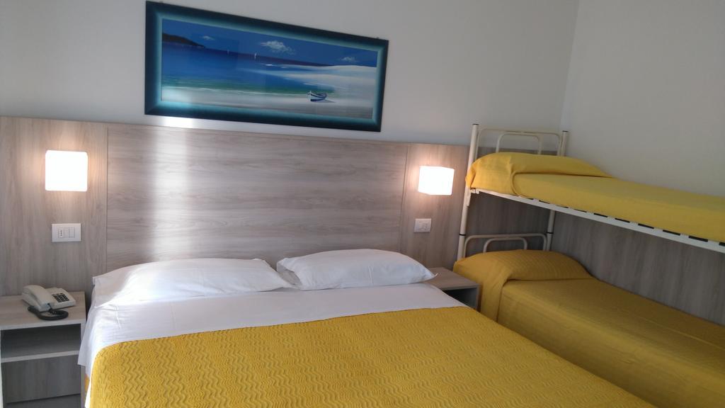 Hotel Monti Ріміні Екстер'єр фото